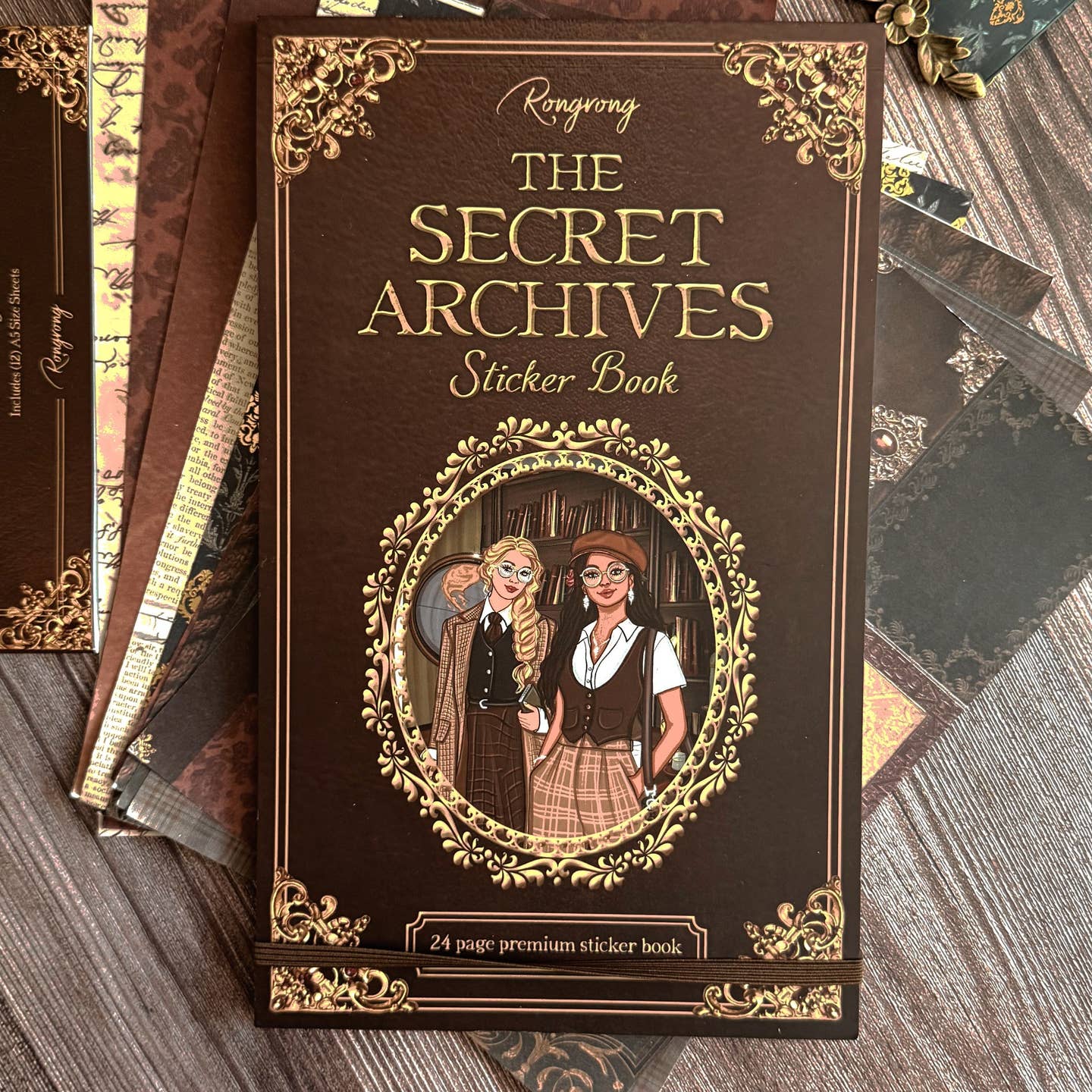 Rongrong The Secret Archives – Album di adesivi (24 pagine)