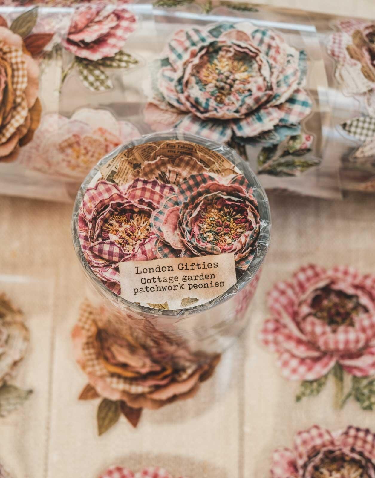 London Gifties – Cottage garden patchwork peonies – PET Tape pretagliato 6 cm × 10 m